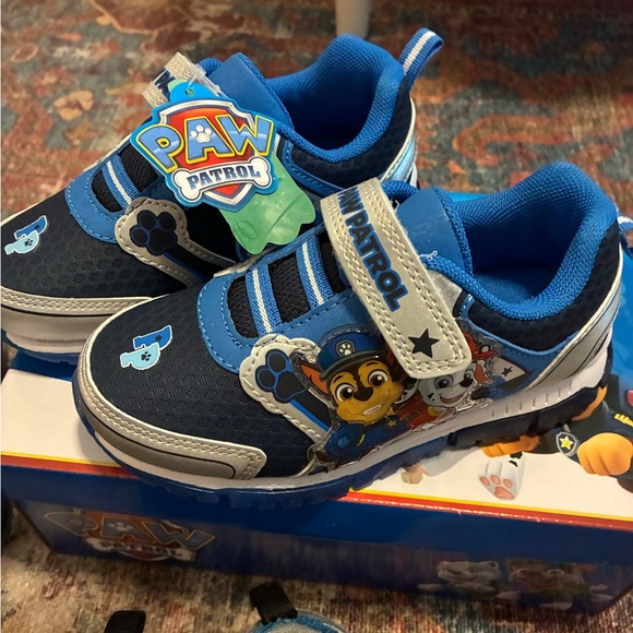 NWT Size 10 PAW Patrol Kids Blue Light up Sneakers - Picture 1 of 2